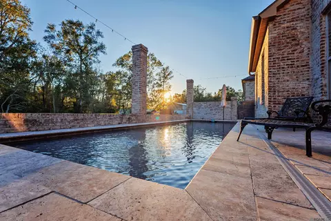 11081 Toria Ln, Saint Amant, LA 70774