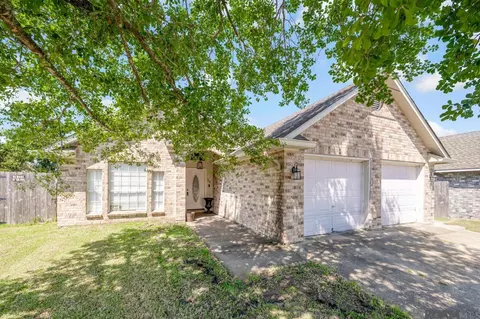36 Moss Dr, Laplace, LA 70068