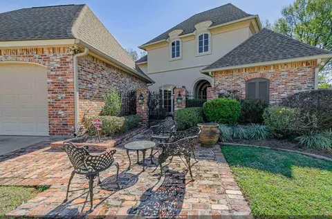 8120 Rosewood Dr, Denham Springs, LA 70726