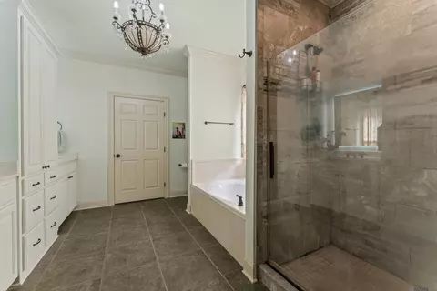 Bath - 28049 Foxfire Ave, Walker, LA 70785 photo 1 of 3