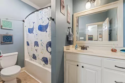 Bath - 28049 Foxfire Ave, Walker, LA 70785 photo 3 of 3