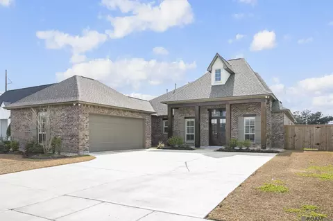 38233 Meadow Rue Dr, Prairieville, LA 70769