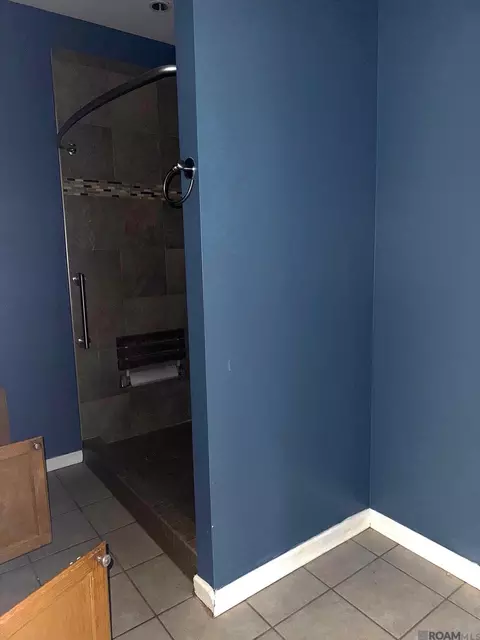 Bath - 13244 Arnold Rd, Walker, LA 70785 photo 2 of 3