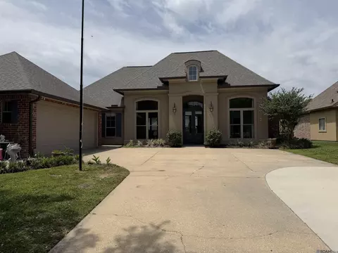 12351 Oak Brook Dr, Geismar, LA 70734
