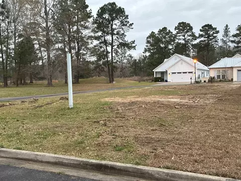 13827 Savannah Dr, Saint Francisville, LA 70775