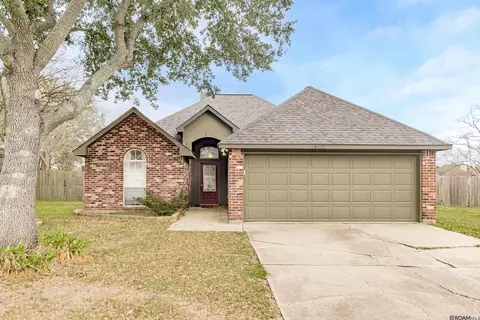 18421 Doc Olena Dr, Baton Rouge, LA 70817
