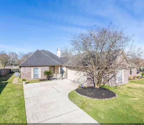 3938 Meadow Ridge Dr, Baton Rouge, LA 70817