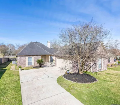 3938 Meadow Ridge Dr, Baton Rouge, LA 70817