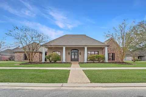 17608 Lake Vista Dr, Greenwell Springs, LA 70739