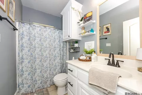 Bath - 31019 Lake Spring Dr, Walker, LA 70785 photo 1 of 3