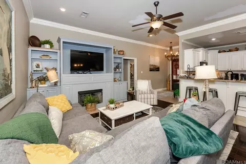 Living - 31019 Lake Spring Dr, Walker, LA 70785 photo 2 of 2