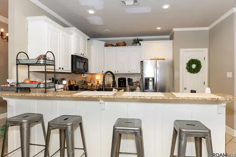 Kitchen - 31019 Lake Spring Dr, Walker, LA 70785 photo 1 of 2