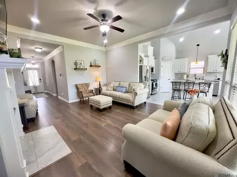 37226 Meador Ln, Geismar, LA 70734