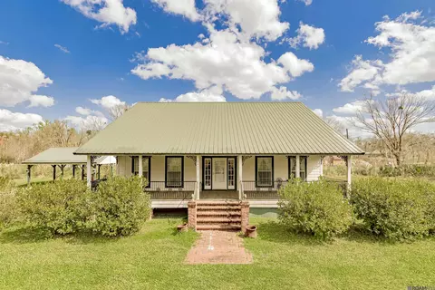 8463 Phillips Rd, Saint Amant, LA 70774