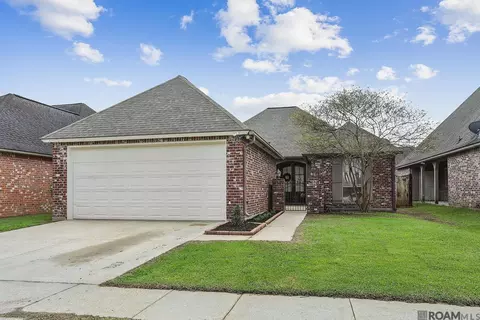2688 Old Towne Rd, Zachary, LA 70791
