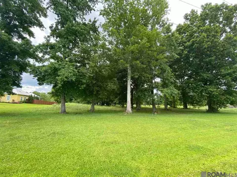 11364 Rosedale Rd, Port Allen, LA 70767