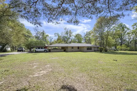 907 E Bayou Narcisse St, Gonzales, LA 70737