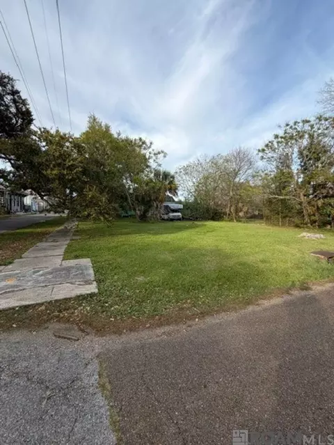 5301 Royal St, New Orleans, LA 70117