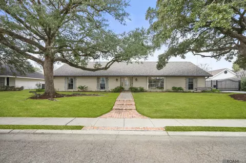 3744 Ridgetop Dr, Baton Rouge, LA 70809