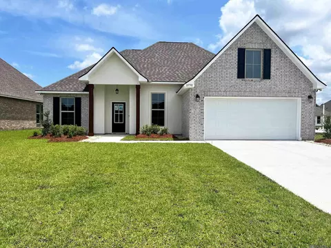 8798 Lyndanne Dr, Denham Springs, LA 70726