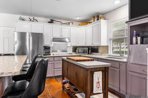 Kitchen - 31719 River Pines Dr, Springfield, LA 70462 photo 4 of 5