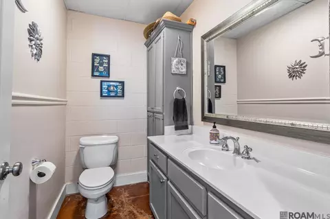 Bath - 31719 River Pines Dr, Springfield, LA 70462 photo 5 of 5