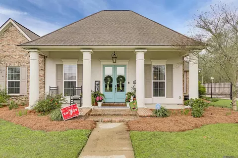 10152 Autumn Ct, Denham Springs, LA 70726