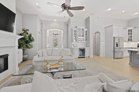 Living - 116 Natchez Ct, Covington, LA 70433 photo 2 of 2