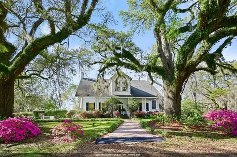 411 Desert Ln, Woodville, MS 39669