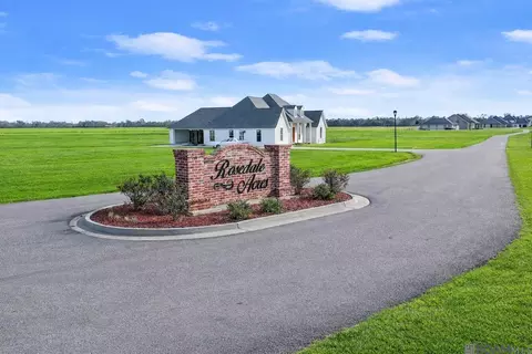402 Harvest Ln, Port Allen, LA 70767