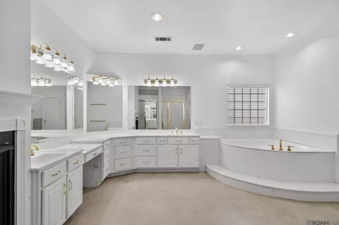 Bath - 135 Amelia Ln, Covington, LA 70433 photo 1 of 2
