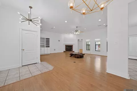 Living - 135 Amelia Ln, Covington, LA 70433 photo 5 of 6