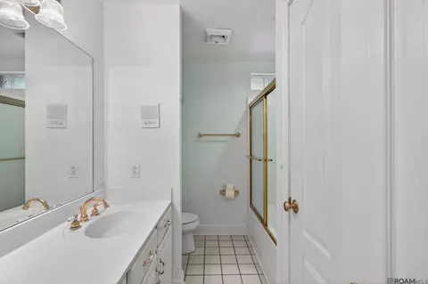Bath - 135 Amelia Ln, Covington, LA 70433 photo 2 of 2