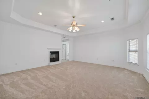 Living - 135 Amelia Ln, Covington, LA 70433 photo 3 of 6
