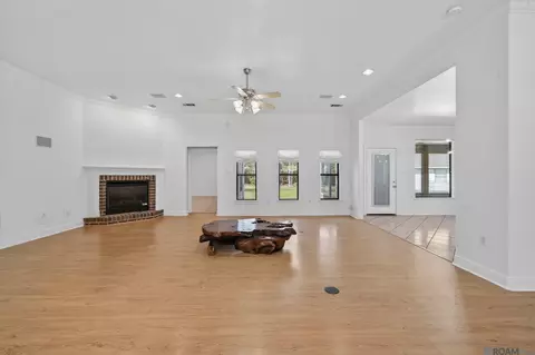 Living - 135 Amelia Ln, Covington, LA 70433 photo 6 of 6