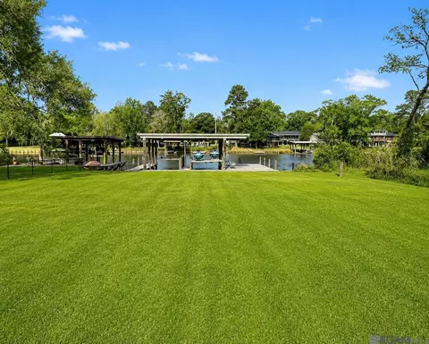 17619 Cove Ln, Denham Springs, LA 70726