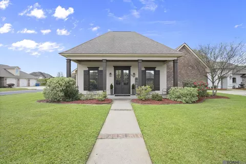 13573 Bluff Point Dr, Geismar, LA 70734