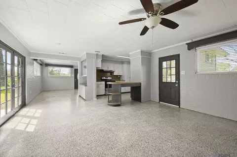 Living - 10212 Gurney Rd, Baker, LA 70714 photo 1 of 4