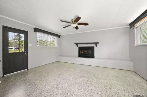 Living - 10212 Gurney Rd, Baker, LA 70714 photo 2 of 4
