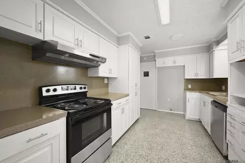 Kitchen - 10212 Gurney Rd, Baker, LA 70714 photo 2 of 3
