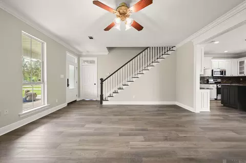 Living - 32787 Duff Rd, Walker, LA 70785 photo 3 of 4