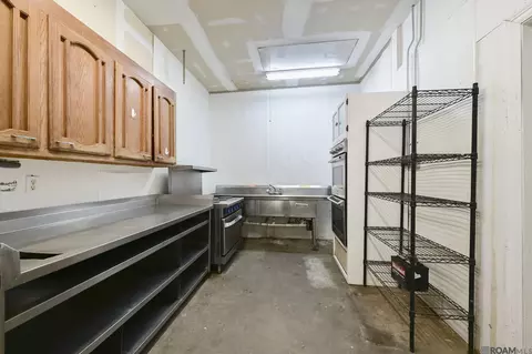 Kitchen - 32787 Duff Rd, Walker, LA 70785 photo 9 of 9