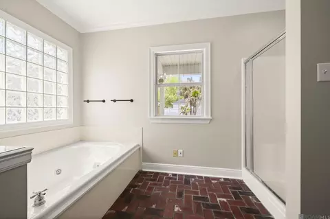 Bath - 32787 Duff Rd, Walker, LA 70785 photo 2 of 7