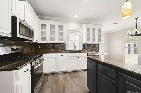 Kitchen - 32787 Duff Rd, Walker, LA 70785 photo 5 of 9