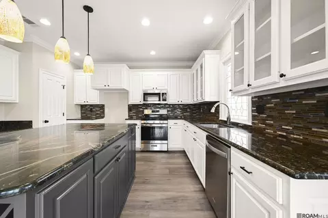 Kitchen - 32787 Duff Rd, Walker, LA 70785 photo 2 of 9