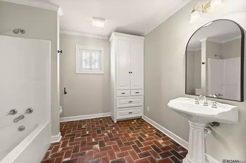 Bath - 32787 Duff Rd, Walker, LA 70785 photo 5 of 7