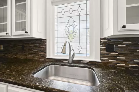 Kitchen - 32787 Duff Rd, Walker, LA 70785 photo 6 of 9
