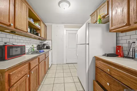 Kitchen - 835 Iris St, Baton Rouge, LA 70802 photo 1 of 3