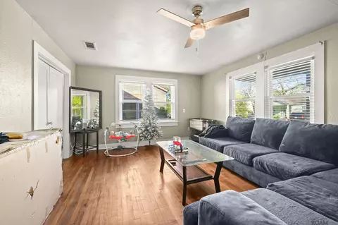 Living - 835 Iris St, Baton Rouge, LA 70802 photo 1 of 2
