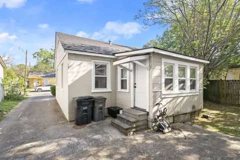 Exterior - 835 Iris St, Baton Rouge, LA 70802 photo 2 of 2